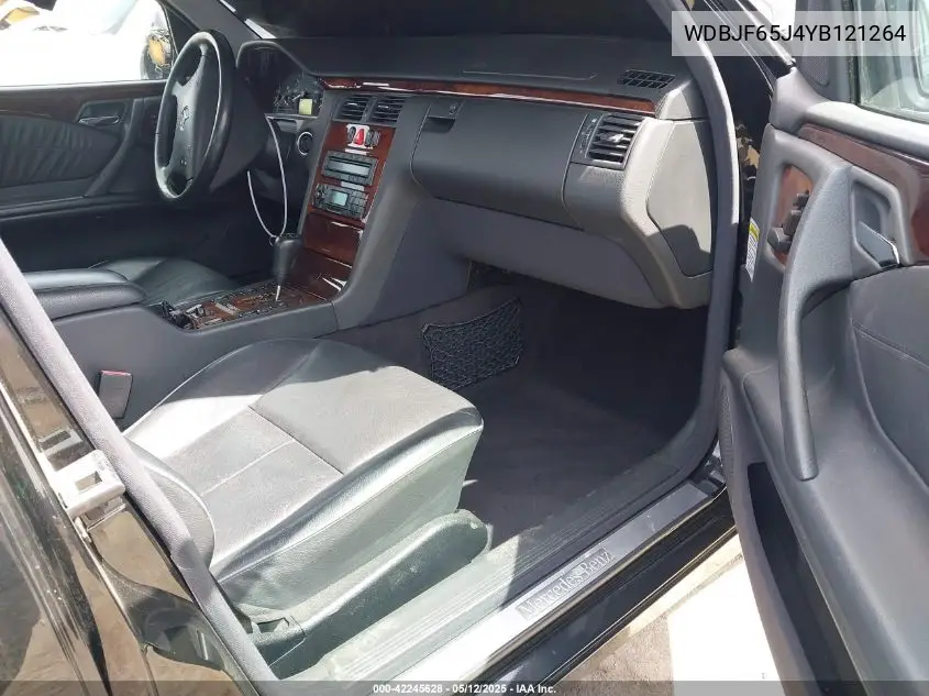 2000 Mercedes-Benz E 320 VIN: WDBJF65J4YB121264 Lot: 42245628