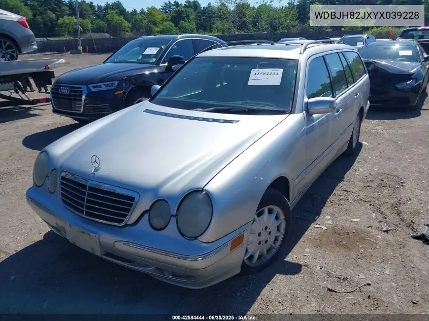 2000 Mercedes-Benz E 320 4M VIN: WDBJH82JXYX039228 Lot: 42584444