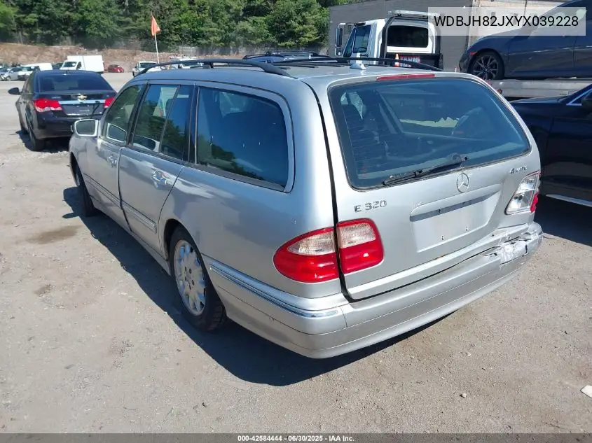 2000 Mercedes-Benz E 320 4M VIN: WDBJH82JXYX039228 Lot: 42584444