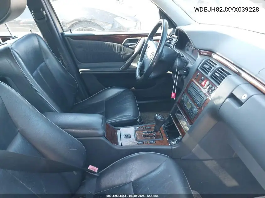 2000 Mercedes-Benz E 320 4M VIN: WDBJH82JXYX039228 Lot: 42584444