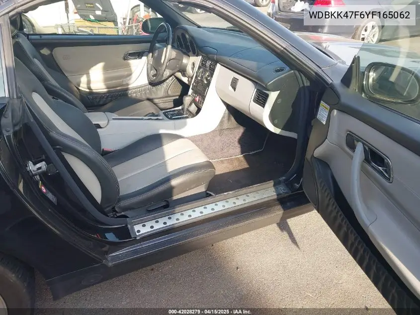 2000 Mercedes-Benz Slk 230 Kompressor VIN: WDBKK47F6YF165062 Lot: 42028279