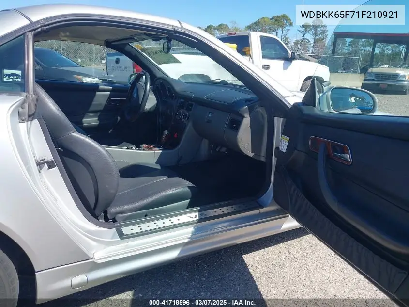 2001 Mercedes-Benz Slk 320 VIN: WDBKK65F71F210921 Lot: 41718596