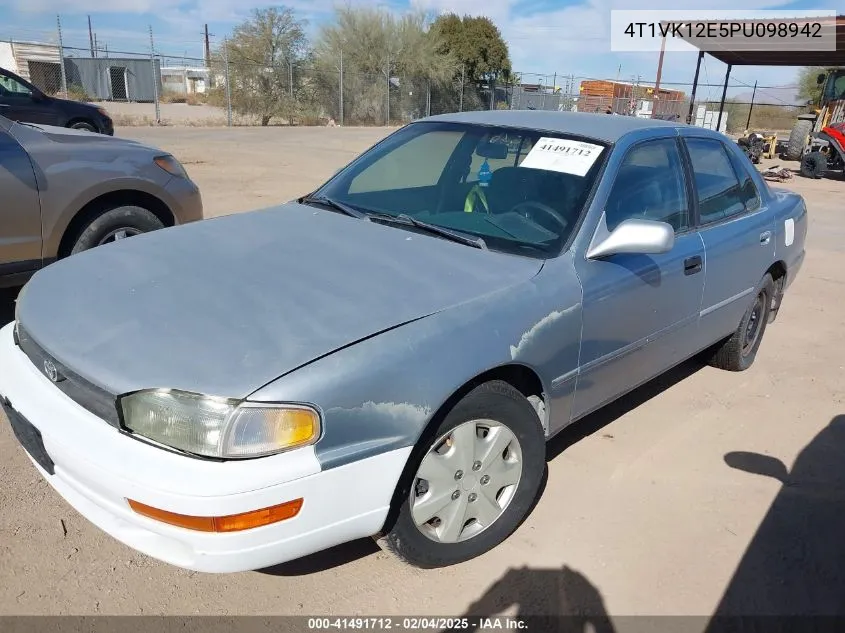 1993 Toyota Camry Le VIN: 4T1VK12E5PU098942 Lot: 41491712