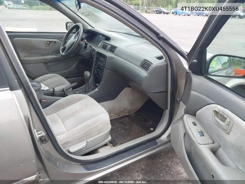 1999 Toyota Camry Le VIN: 4T1BG22K0XU455556 Lot: 42228939