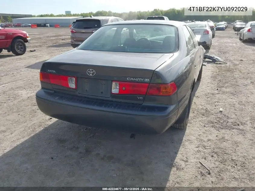 2000 Toyota Camry Le V6 VIN: 4T1BF22K7YU092029 Lot: 42224677