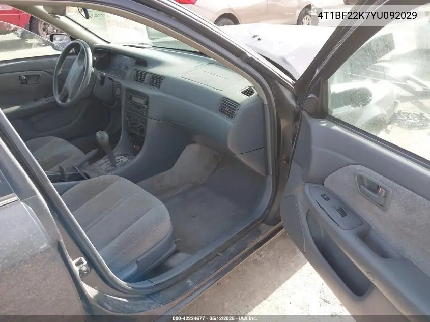 2000 Toyota Camry Le V6 VIN: 4T1BF22K7YU092029 Lot: 42224677