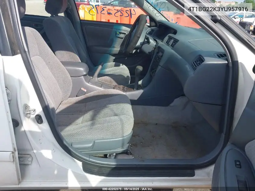 2000 Toyota Camry Le VIN: 4T1BG22K3YU957916 Lot: 42252375