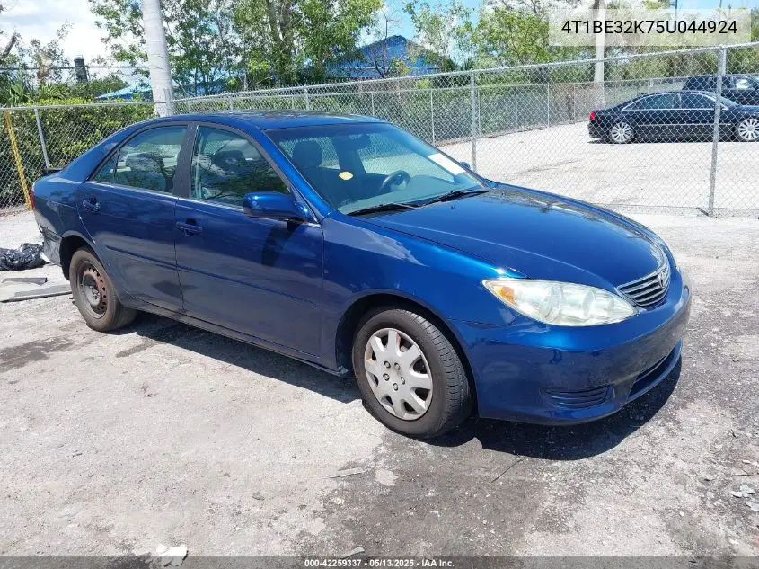 2005 Toyota Camry Le VIN: 4T1BE32K75U044924 Lot: 42259337