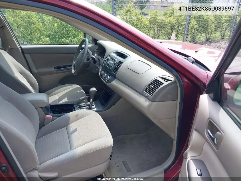 2005 Toyota Camry Le VIN: 4T1BE32K85U039697 Lot: 42781139