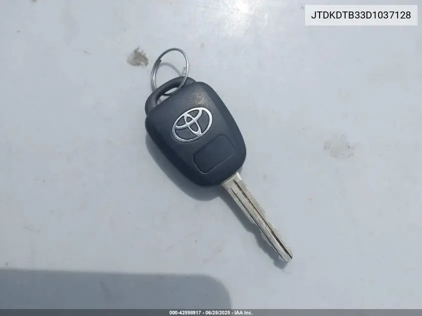 2013 Toyota Prius C Two VIN: JTDKDTB33D1037128 Lot: 42598917