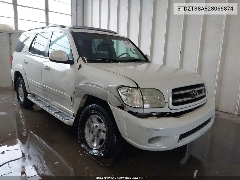 2002 Toyota Sequoia Limited V8 VIN: 5TDZT38A82S066874 Lot: 42222650