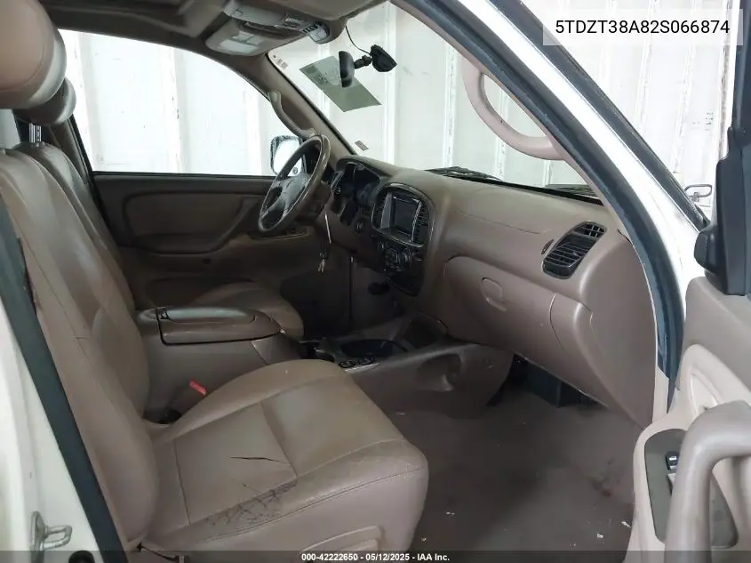2002 Toyota Sequoia Limited V8 VIN: 5TDZT38A82S066874 Lot: 42222650