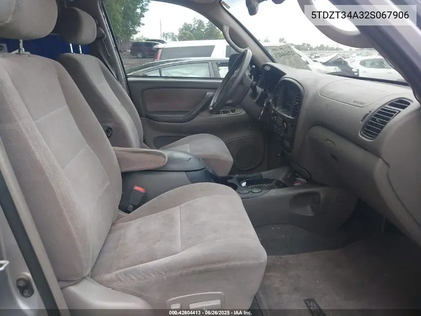 2002 Toyota Sequoia Sr5 V8 VIN: 5TDZT34A32S067906 Lot: 42604413