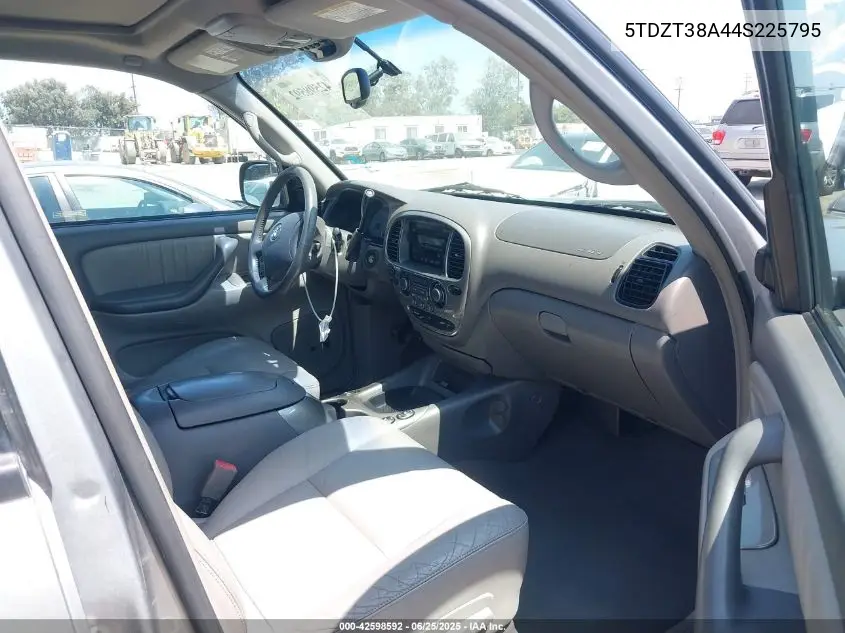 2004 Toyota Sequoia Limited V8 VIN: 5TDZT38A44S225795 Lot: 42598592