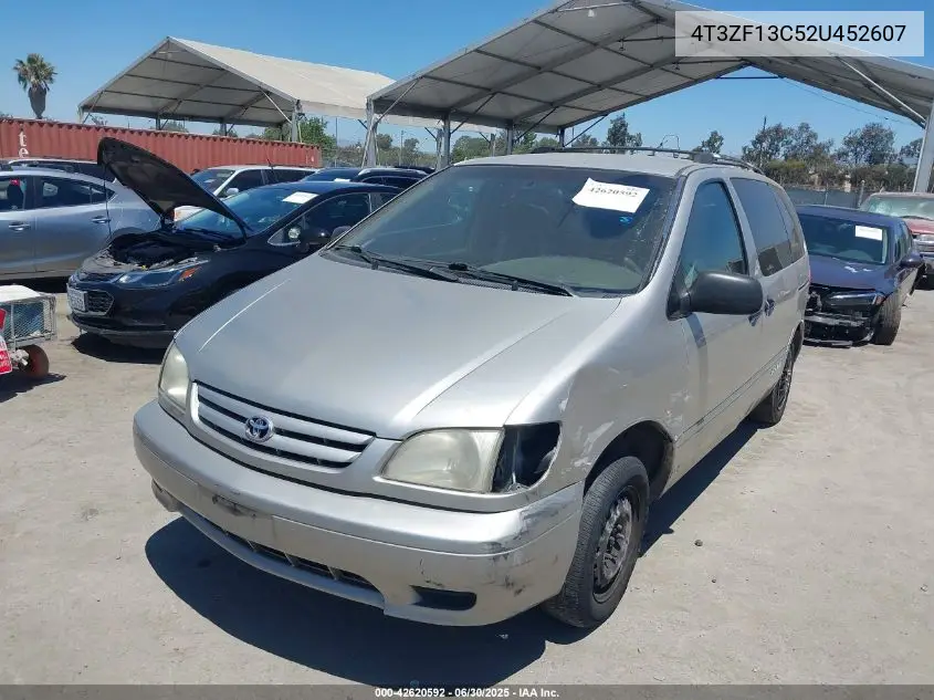 2002 Toyota Sienna Le VIN: 4T3ZF13C52U452607 Lot: 42620592