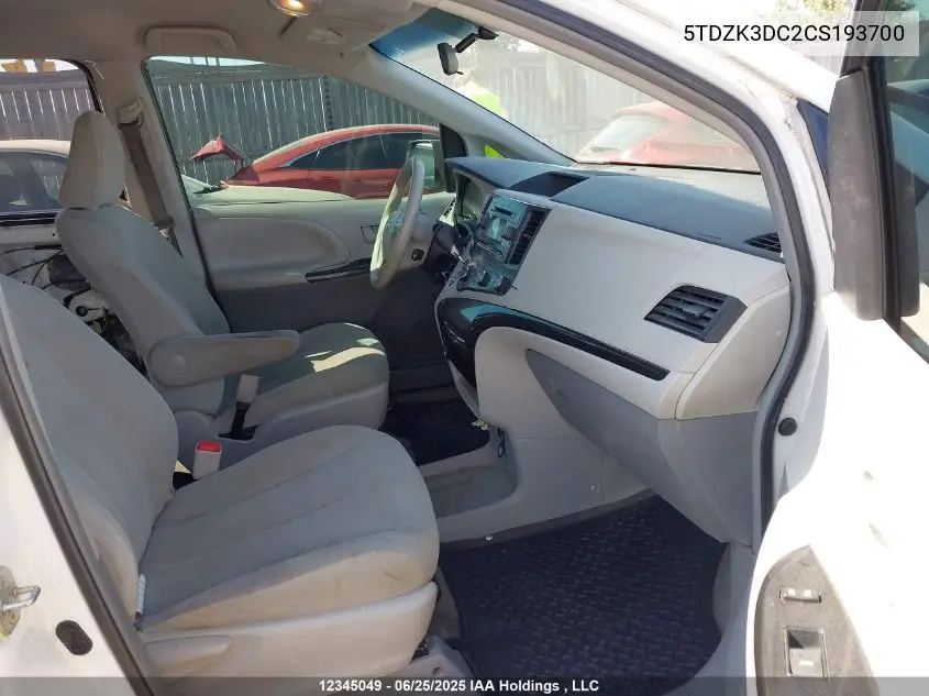 5TDZK3DC2CS193700 2012 Toyota Sienna V6 7 Passenger