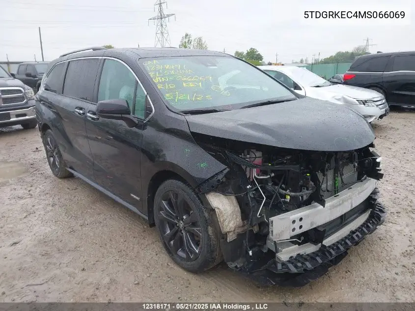 5TDGRKEC4MS066069 2021 Toyota Sienna Xse 7-Passenger