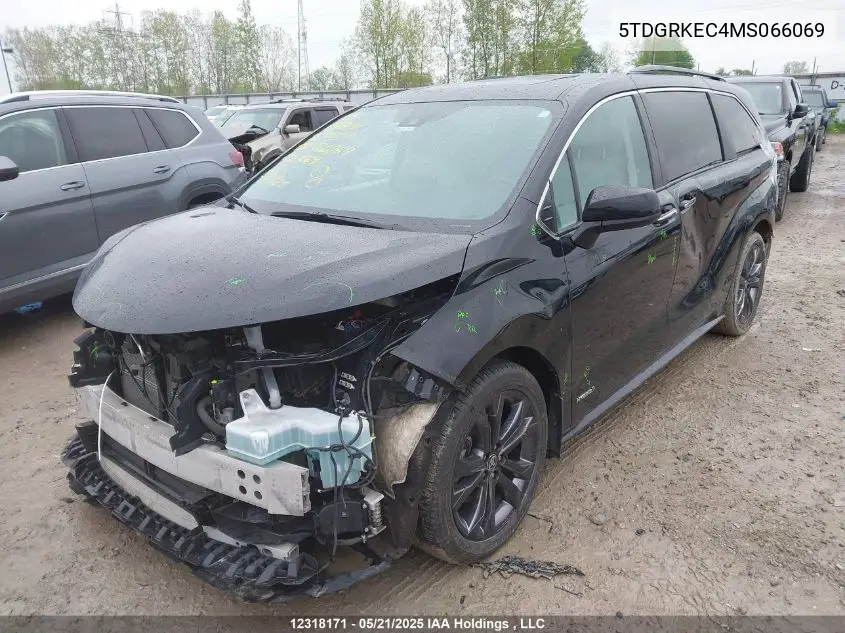 5TDGRKEC4MS066069 2021 Toyota Sienna Xse 7-Passenger