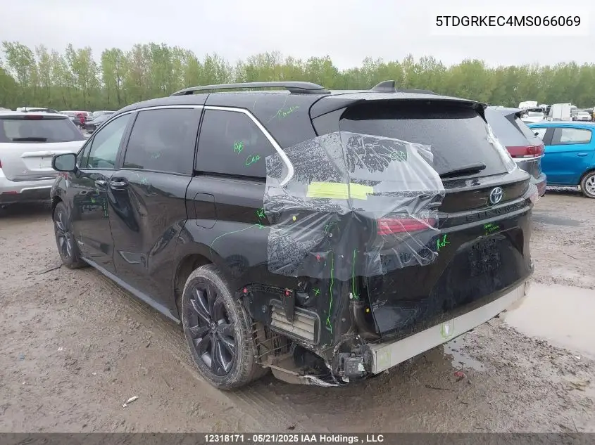 5TDGRKEC4MS066069 2021 Toyota Sienna Xse 7-Passenger