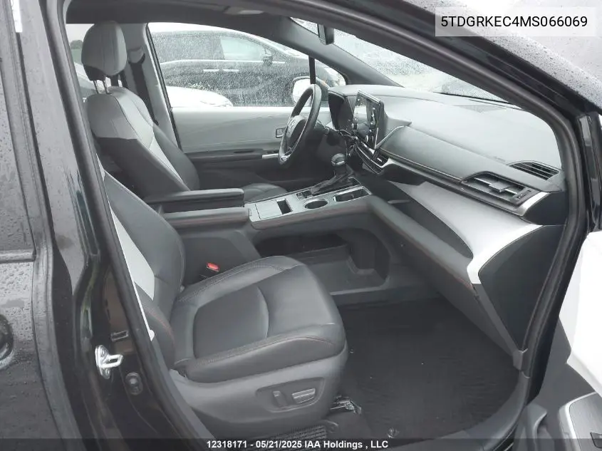 5TDGRKEC4MS066069 2021 Toyota Sienna Xse 7-Passenger