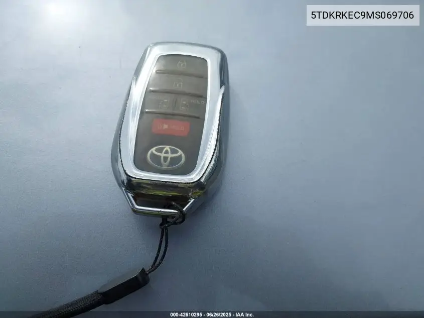 2021 Toyota Sienna Le VIN: 5TDKRKEC9MS069706 Lot: 42610295