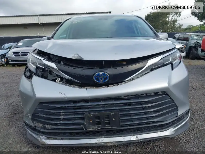 2021 Toyota Sienna Le VIN: 5TDKRKEC9MS069706 Lot: 42610295