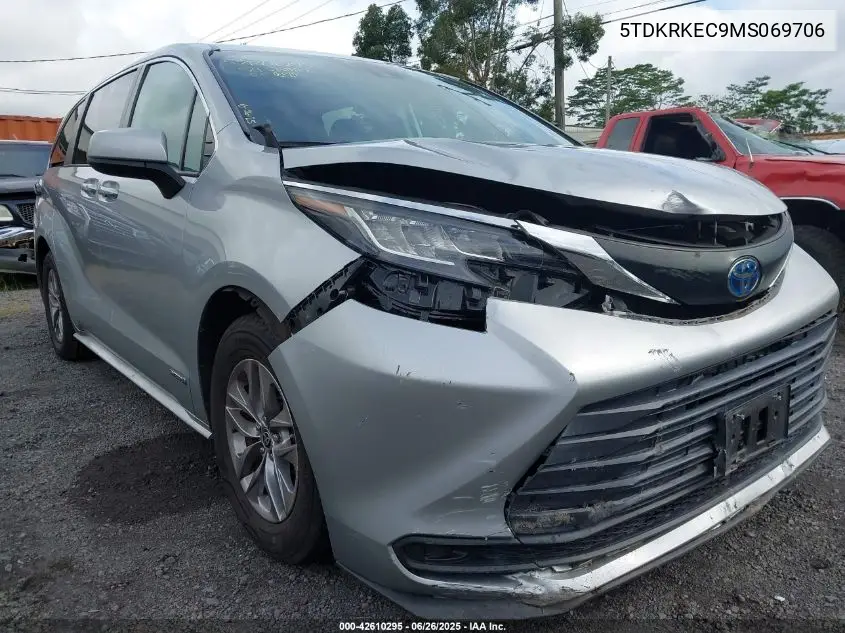2021 Toyota Sienna Le VIN: 5TDKRKEC9MS069706 Lot: 42610295