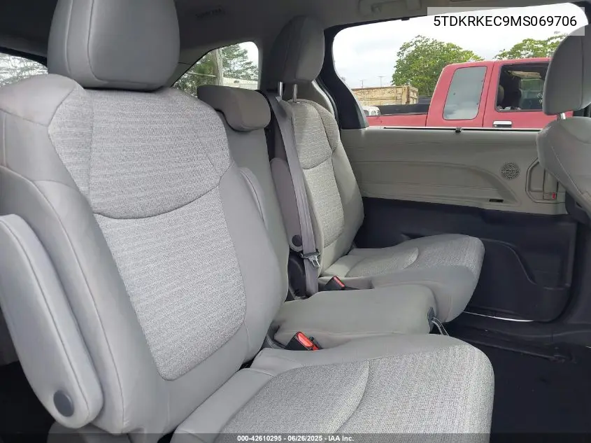 2021 Toyota Sienna Le VIN: 5TDKRKEC9MS069706 Lot: 42610295