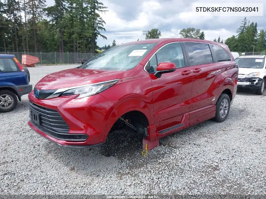 2022 Toyota Sienna Le VIN: 5TDKSKFC7NS042041 Lot: 42544097