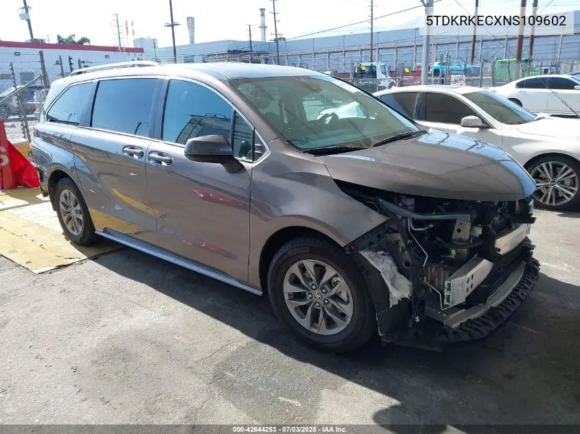 2022 Toyota Sienna Le VIN: 5TDKRKECXNS109602 Lot: 42644253