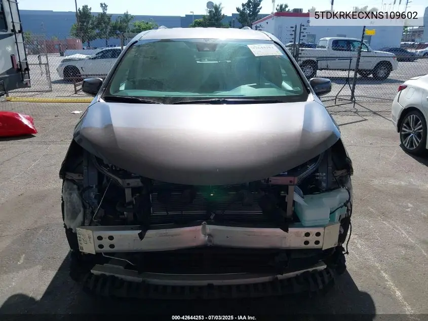 2022 Toyota Sienna Le VIN: 5TDKRKECXNS109602 Lot: 42644253