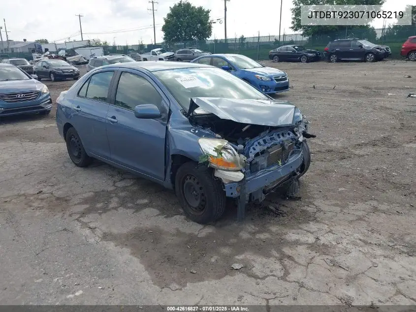 2007 Toyota Yaris VIN: JTDBT923071065219 Lot: 42616827