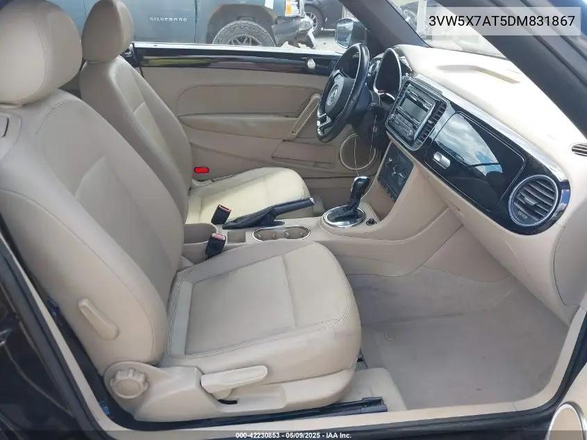 2013 Volkswagen Beetle 2.5L VIN: 3VW5X7AT5DM831867 Lot: 42230853
