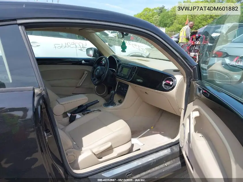 2013 Volkswagen Beetle 2.5L VIN: 3VWJP7AT4DM601882 Lot: 42252667