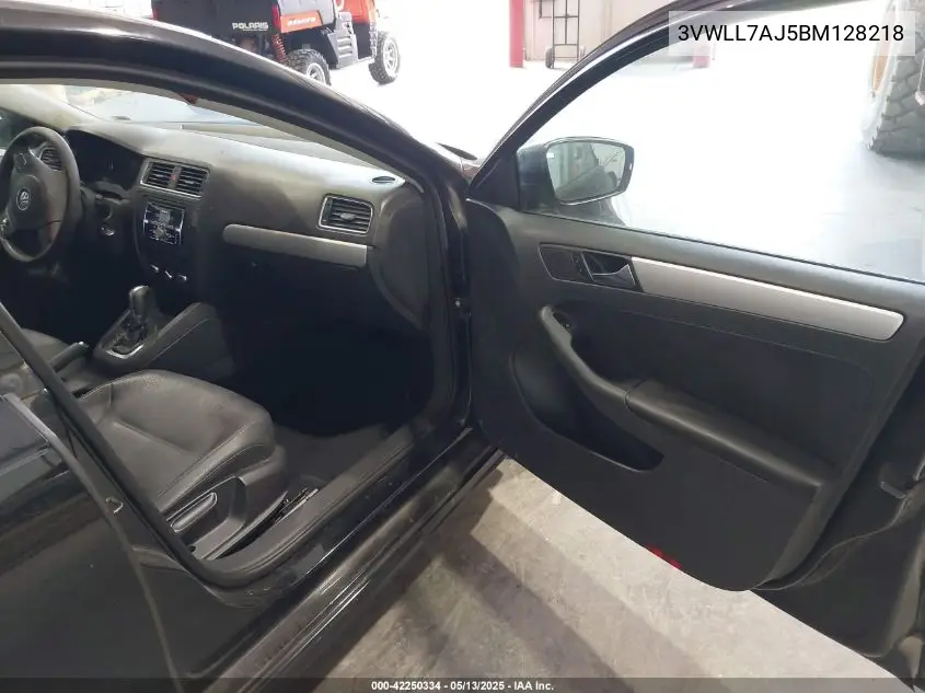 2011 Volkswagen Jetta 2.0L Tdi VIN: 3VWLL7AJ5BM128218 Lot: 42250334