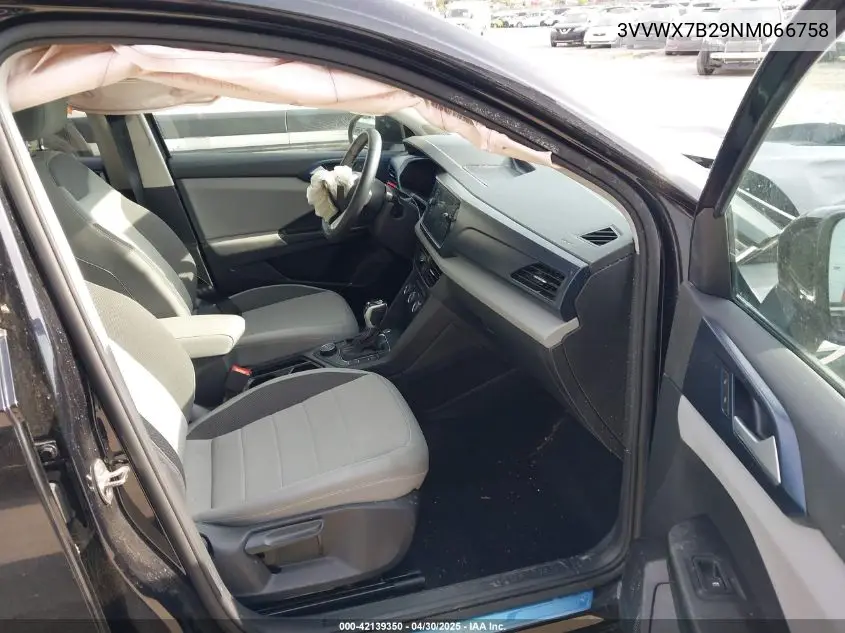 2022 Volkswagen Taos 1.5T Se VIN: 3VVWX7B29NM066758 Lot: 42139350