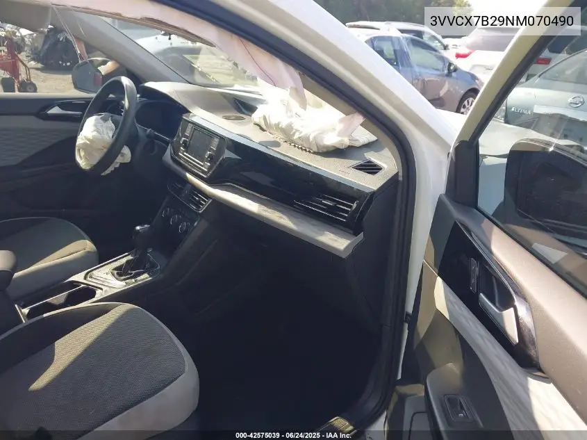2022 Volkswagen Taos 1.5T S VIN: 3VVCX7B29NM070490 Lot: 42575039