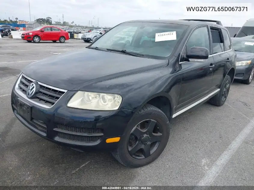 2005 Volkswagen Touareg V6 VIN: WVGZG77L65D067371 Lot: 42045951