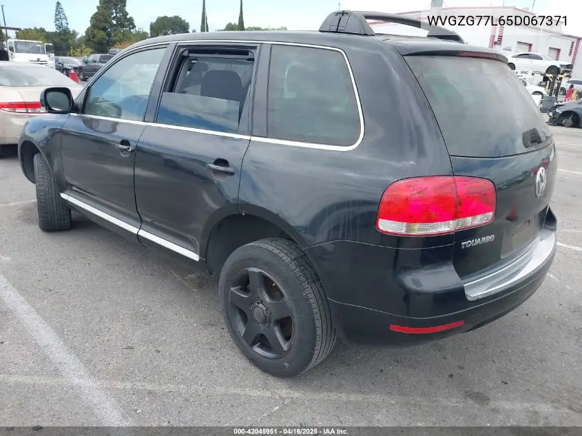 2005 Volkswagen Touareg V6 VIN: WVGZG77L65D067371 Lot: 42045951