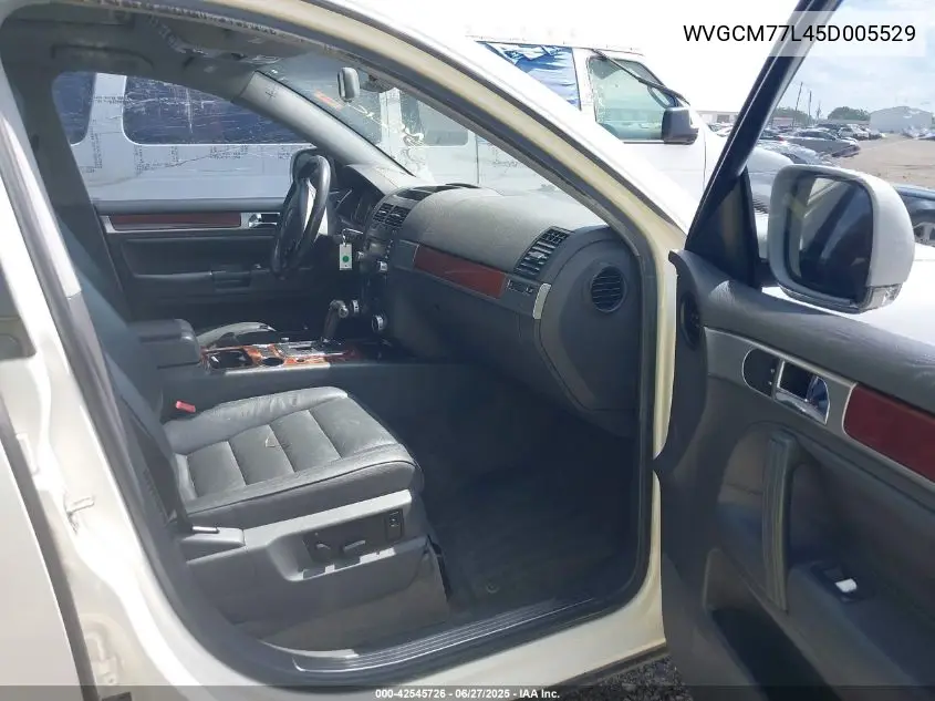 2005 Volkswagen Touareg V8 VIN: WVGCM77L45D005529 Lot: 42545726