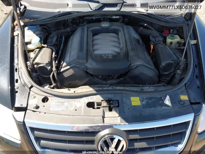 2005 Volkswagen Touareg V8 VIN: WVGMM77LX5D076027 Lot: 42643083
