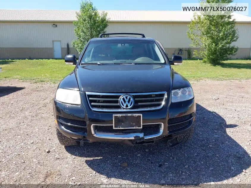 2005 Volkswagen Touareg V8 VIN: WVGMM77LX5D076027 Lot: 42643083