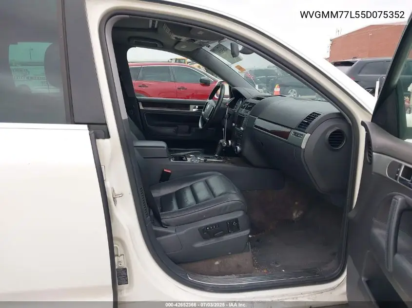 2005 Volkswagen Touareg V8 VIN: WVGMM77L55D075352 Lot: 42652366