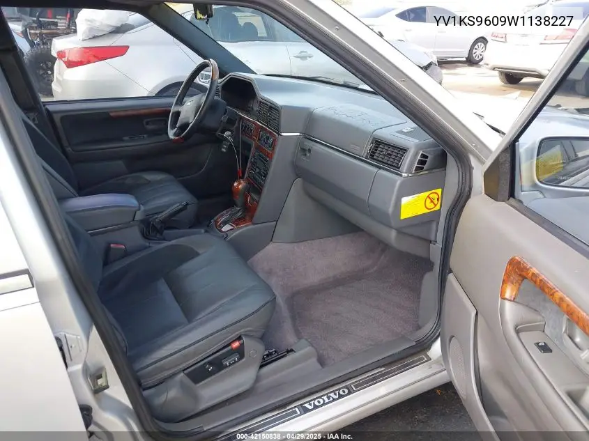 1998 Volvo S90 VIN: YV1KS9609W1138227 Lot: 42150838