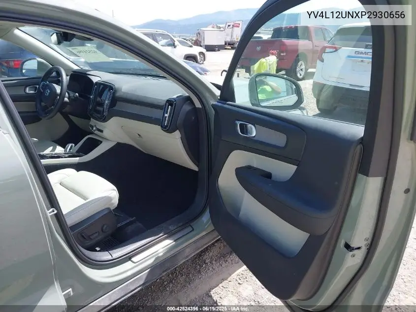2023 Volvo Xc40 B5 Plus Bright Theme VIN: YV4L12UNXP2930656 Lot: 42524396