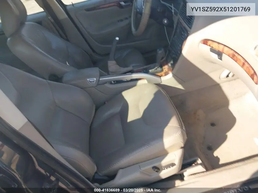 2005 Volvo Xc70 2.5T Awd VIN: YV1SZ592X51201769 Lot: 41836689